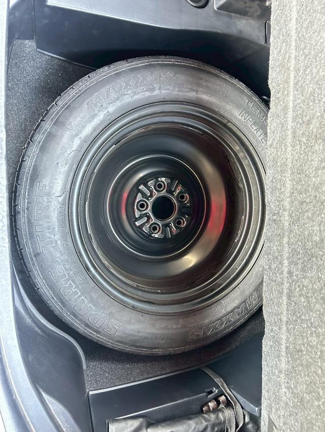 ขายรถ Toyota Harrier 2.5L Hybrid ปี 2015 สีม่วง เกียร์ออโต้ 20