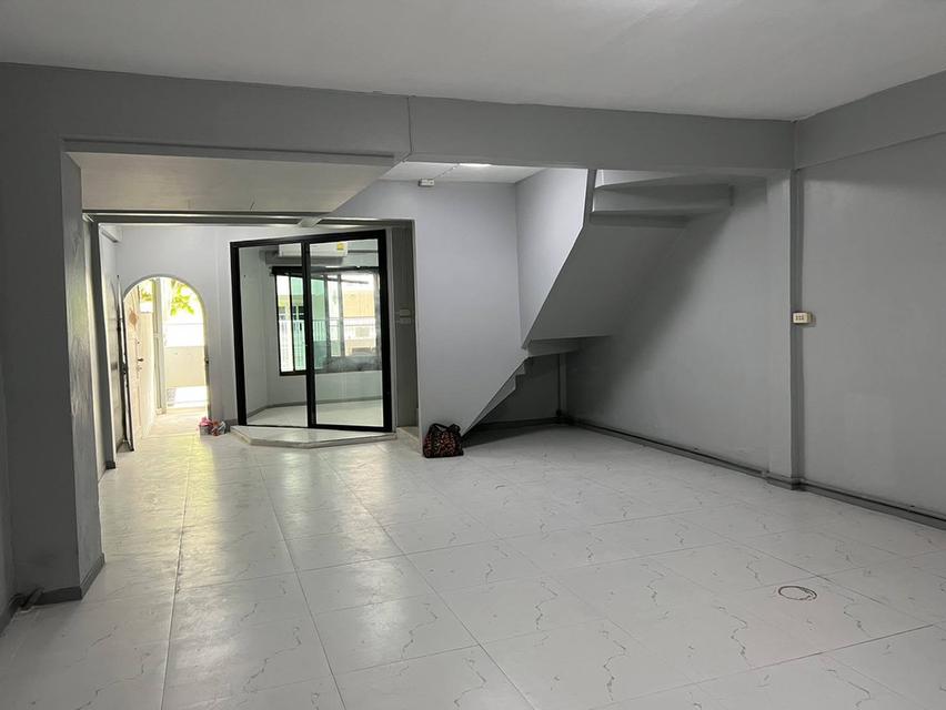 ให้เช่าทาวโฮม2ชั้นใกล้โรงเรียนนานาชาติเอกมัย ใกล้ห้าง Donki mall thonglor-ekamai ระยะประมาณ 1 กิโลเมตร จดทะเบียนบริษัทได 4