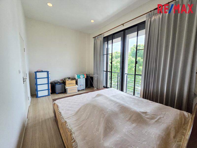 ขายทาวน์โฮม 3 ชั้น บ้านกลางเมือง กัลปพฤกษ์ ใกล้เดอะมอลล์บางแค ซ.ศาลธนบุรี 29/2 กำนันแม้น 18