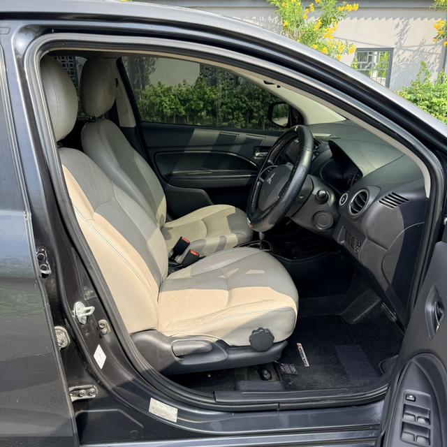 Mitsubishi Attrage GLS Limited AUTO 2015 ✅น็อตไม่ขยับ ไม่เคยชน ไม่เคยแก็ส ❇️ภายในสะอาด ไมล์แท้ใช้น้อย ✅แผนที่กูเกิ้ล ยูทูป กล้องหลัง ❇️ปุ่มสตาร์ท รูปที่ 13