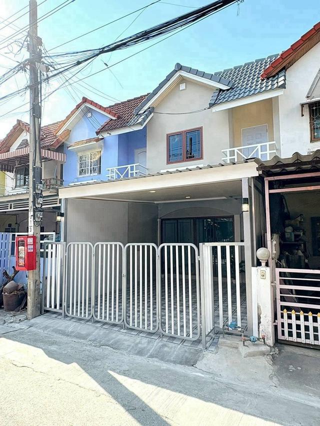หมู่บ้านนครทองปาร์ควิว2  ไทรน้อย นนทบุรี ทาวน์เฮาส์ 2 ชั้น ตกแต่งใหม่พร้อมอยู่  ต้นโครงโครงการ 2