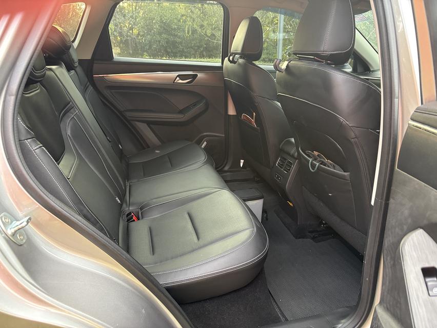 ขายรถ HAVAL JOLION SPORT 1.5 Hybrid สีบรอนซ์เงิน ปี2024 ผลิต2023 ประตูท้ายไฟฟ้า 7