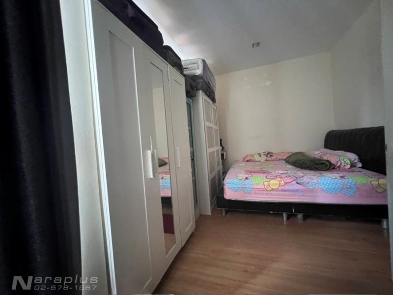68040500 : ขายทาวน์เฮ้าส์ 2 ชั้น ห้องมุม หน้ากว้าง 5.5 เมตร บนที่ดินขนาด 16.7 ตรว. หลังบ้านไม่ติดใคร(เป็นสวน) หมู่บ้านโกลเด้น ทาวน์ วิภาวดี-แจ้งวัฒนะ 12