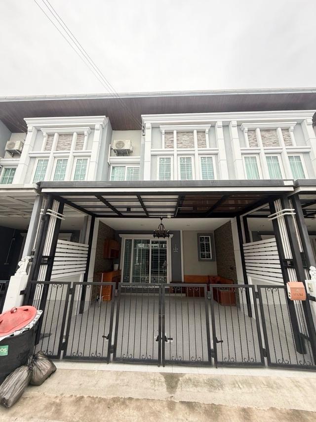 ให้เช่า ทาวน์โฮม Golden Town Sukhumvit-Bearing Station : โกลเด้น ทาวน์ สุขุมวิท-สถานีรถไฟฟ้าแบริ่ง 19 ตร.วา 4 นอน 3 น้ำ 