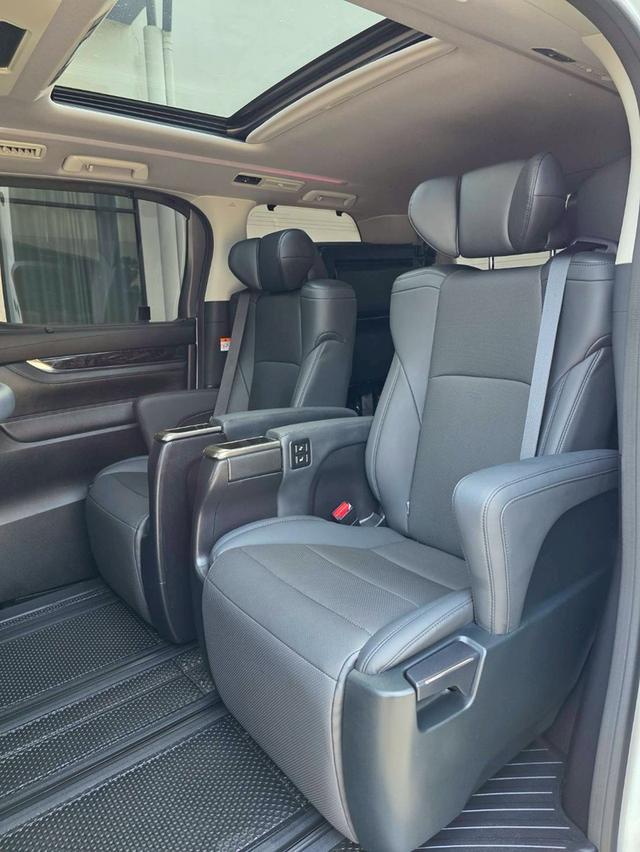 Toyota ALPHARD 2.5SC PACKAGE สีขาว ปี 2023 ไมล์ 20,000 รูปที่ 12