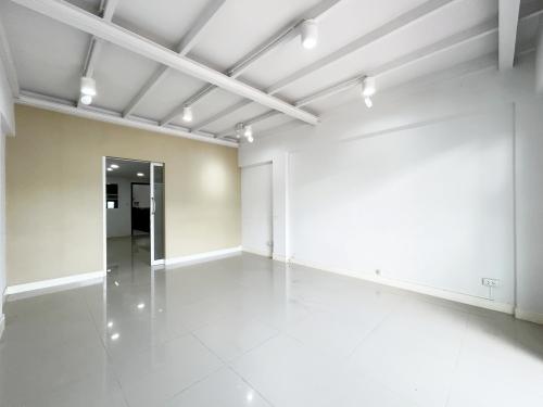 โฮมออฟฟิศ 3.5 ชั้น เมทโทร บิซทาวน์ แจ้งวัฒนะ 2 ติดถนนหอการค้าไทย อาคารพักอาศัยและทำธุรกิจ ร้านค้า 3