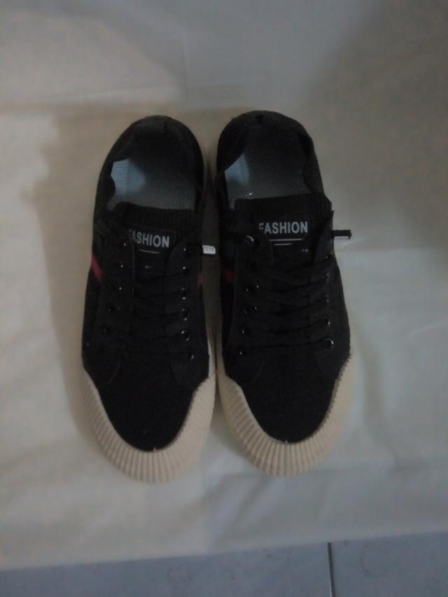 รองเท้าผ้าใบถนนลำลอง