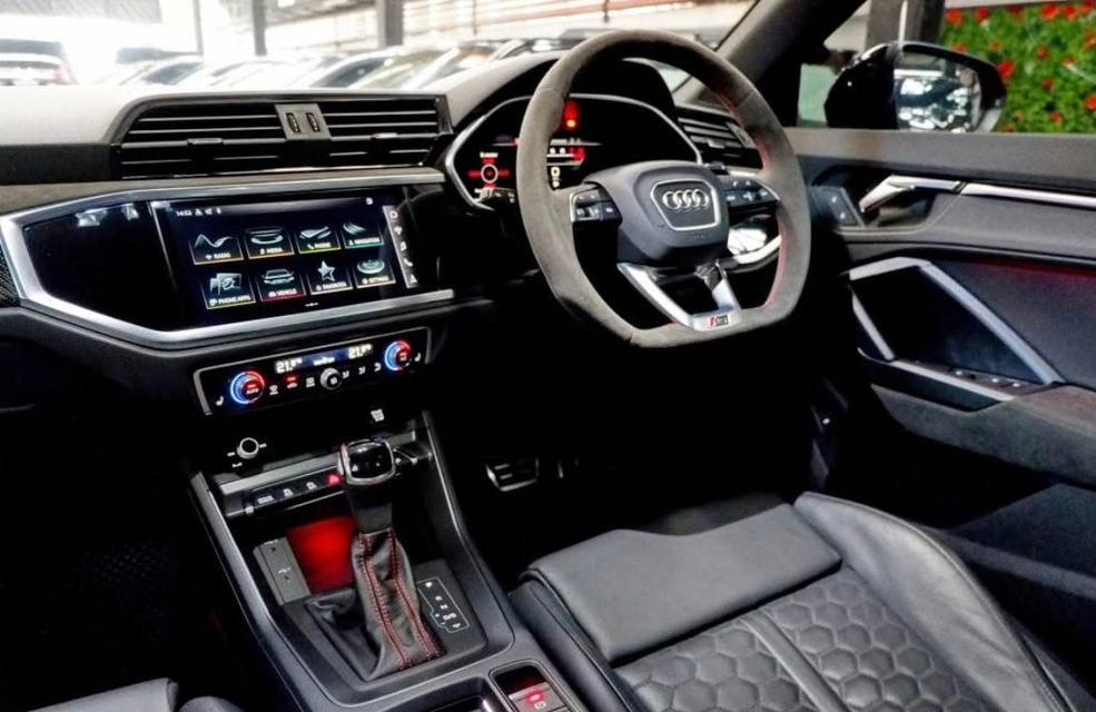 Audi RS Q3 Sportback quattro SUV  13