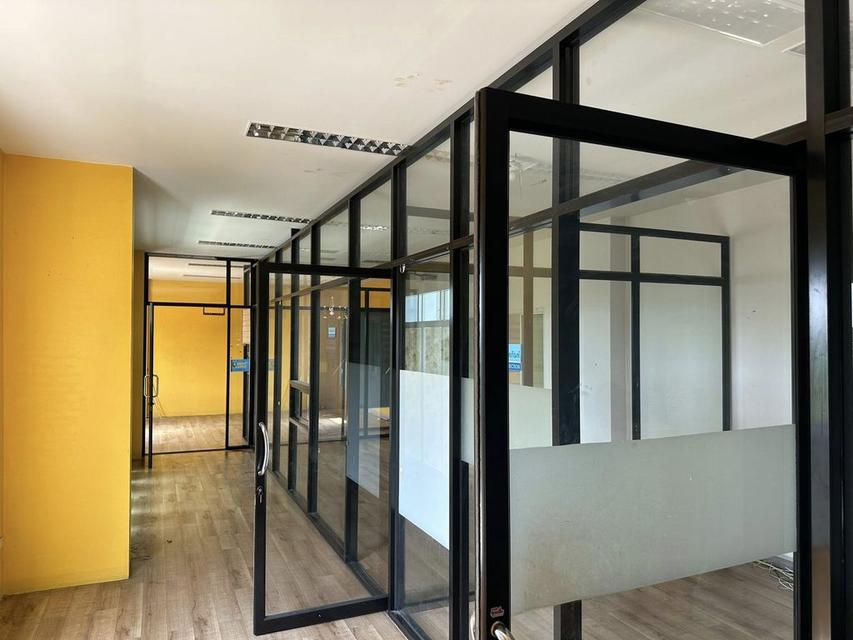 ให้เช่าโรงงานพร้อมออฟฟิศ 3 ชั้น กระทุ่มแบน สมุทรสาคร 850 ตร.ม. ใกล้พุทธมณฑลสาย 4 พร้อมเข้าใช้งาน 6