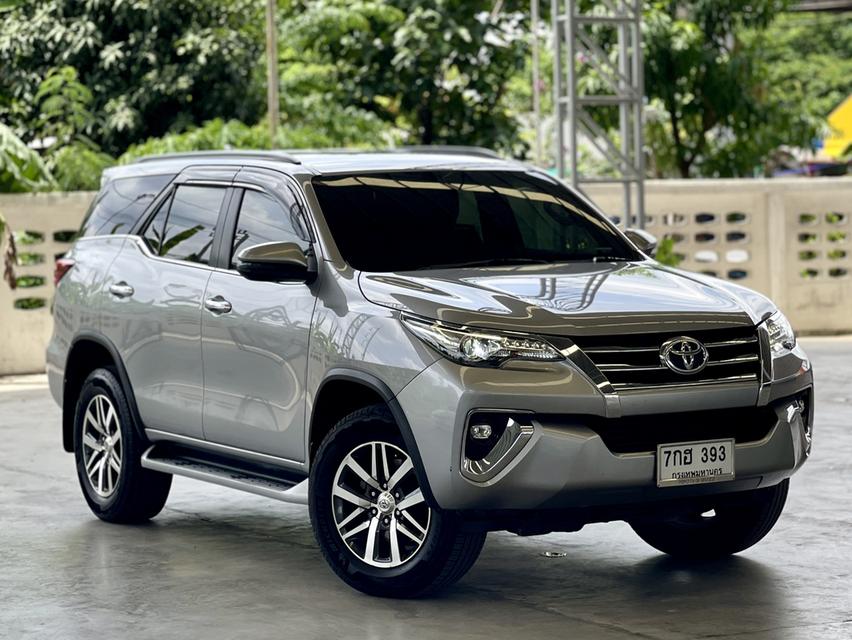 2018 TOYOTA FORTUNER 2.4 V 4WD สีเทา ไมล์ 147768 กม.