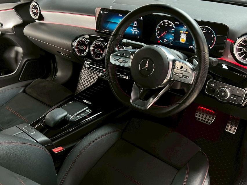 Mercedes-Benz A200 AMG Dynamic Sedan 6