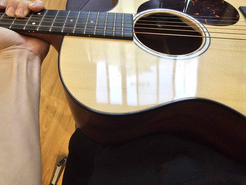 กีตาร์โปร่งไฟฟ้า Martin 6