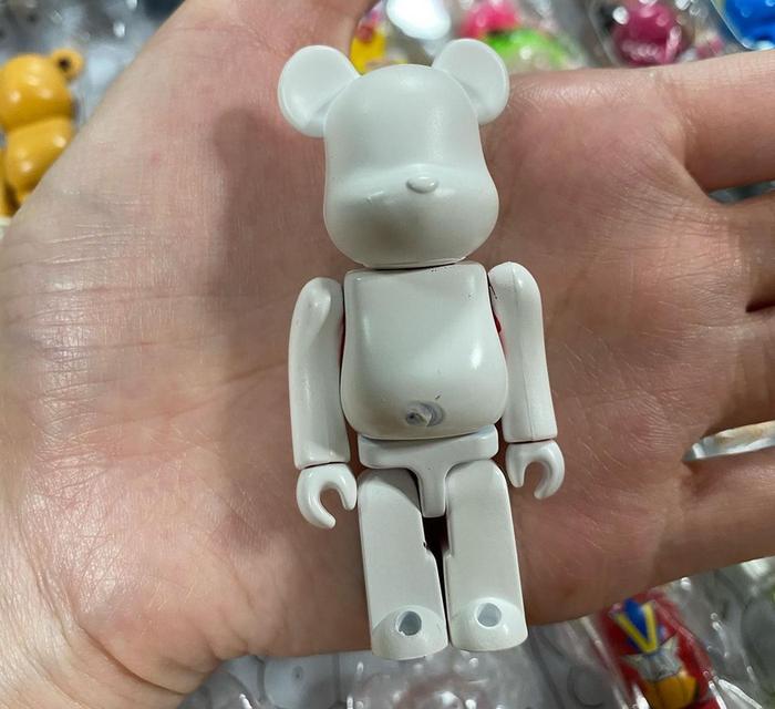 Bearbrick Nagi 100% ของมือสอง