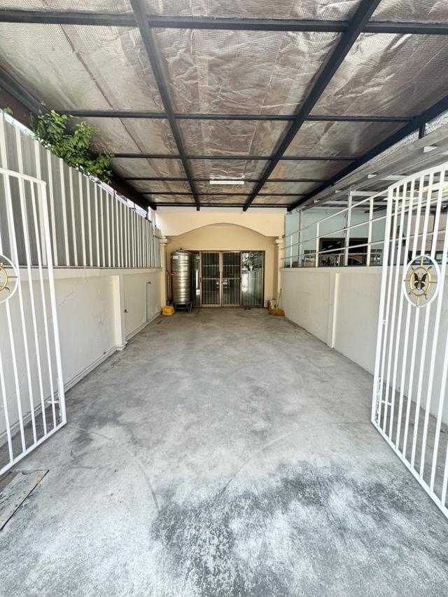 ให้เช่าทาวน์เฮ้าส์ 3 ชั้น ลาดพร้าว 64 ห่างปากซอยเพียง 450 ม. ใกล้ MRT โชคชัย 4 3