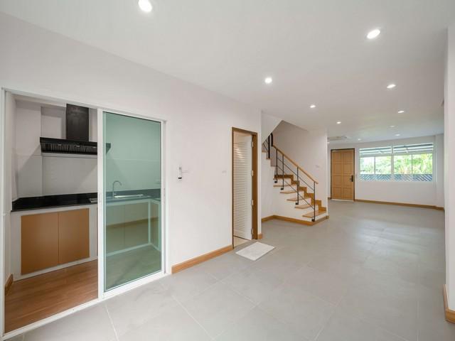 ให้เช่าทาวน์โฮม 3 ชั้น 206 ตรม. 4 ห้องนอน รีโนเวทใหม่ ลาดพร้าว–นาคนิวาส ใกล้เลียบด่วน 8