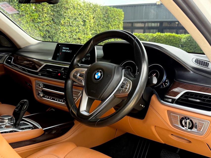 2019 BMW 740le PURE EXCELLENCE รถออกศูนย์ BMW รถวิ่งน้อย เข้าศูนย์ตามระยะ วารันตีศูนย์ยังเหลืออีกนานครับ 10