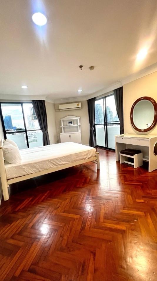 ให้เช่า คอนโด โมเดอร์น ทาวน์ 203 ตรม. 3นอน 3น้ำ ชั้น9 วิวโล่ง ใกล้btsเอกมัย ทองหล่อ 5