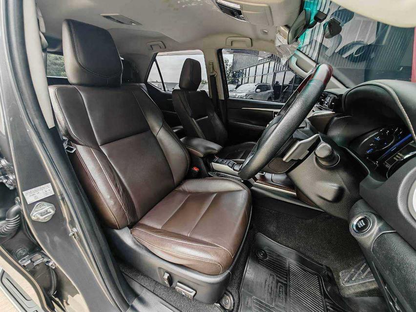 ปี2020 TOYOTA FORTUNER 2.4V รูปที่ 12