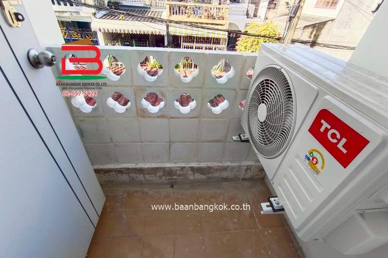 ทาวน์เฮ้าส์ หมู่บ้านสินธานี 1 (ใกล้โรงพยาบาลพญาไทนวมินทร์) เนื้อที่ 18 ตรว. แขวงนวมินทร์ เขตบึงกุ่ม 15