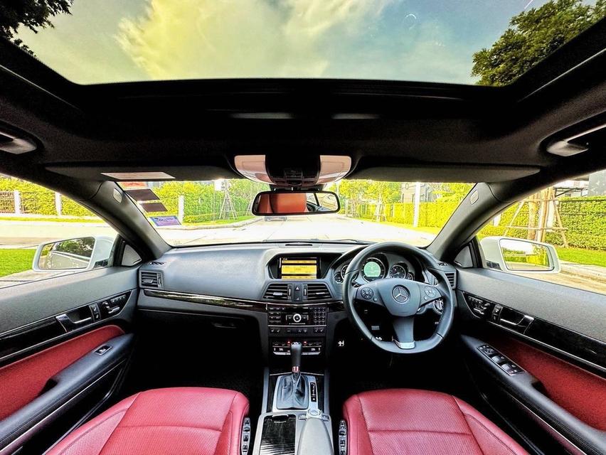 BENZ E250 COUPE AMG หลังคาแก้ว สีขาว เบาะแดง ปี 2012 อ็อฟชั่นเต็มสุดครับคันนี้ รูปที่ 12