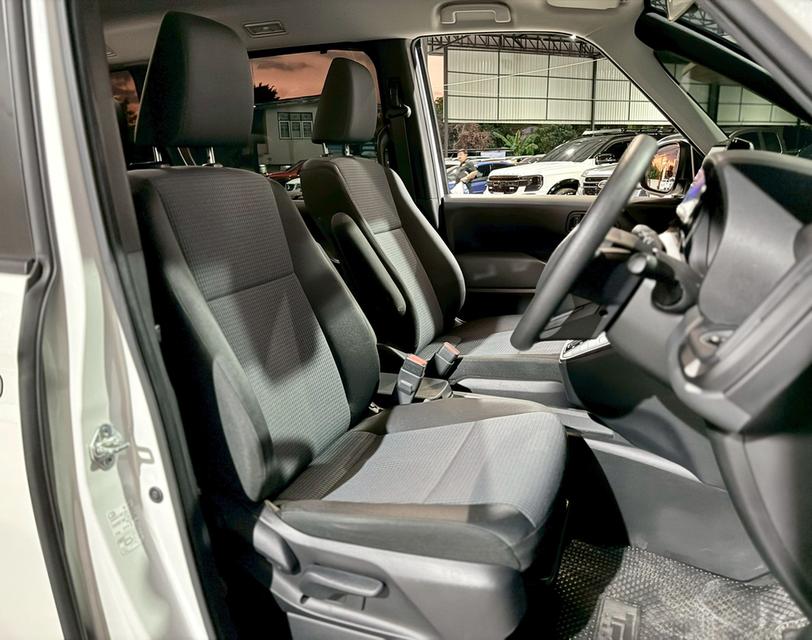 Toyota Noah 1.8Hyrid ปี25 รูปที่ 12