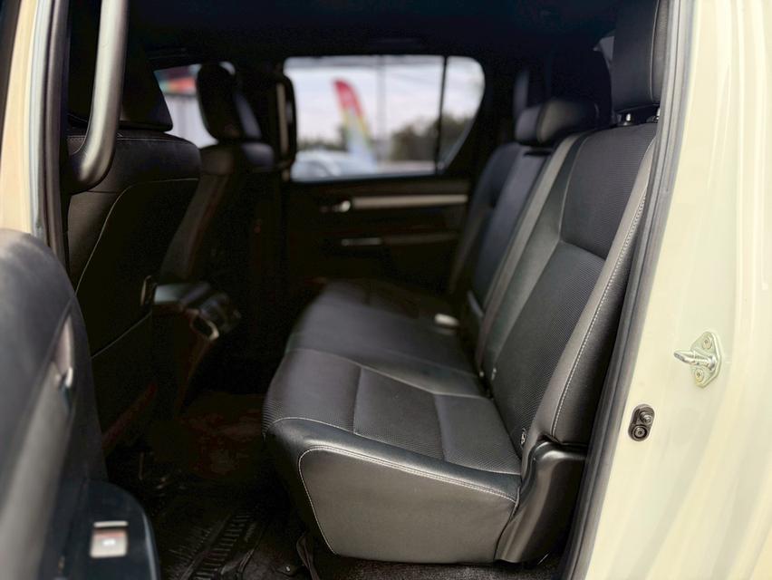 TOYOTA HILUX REVO 2.8 4WD DOUBLECAB ปี 2021 จดปี 2022 สีขาว 8