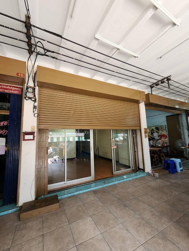 ให้เช่าตึกแถวตรงข้าม Happyland Food Center ลูกค้าคึกคักตลอดวัน เลขที่ 66 เหมาะขายอาหาร ติดร้านโจ๊กเลือดหมู มัดจำ2เดือน ล่วงหน้า1 เดือน ค่าเช่า 25,000  2