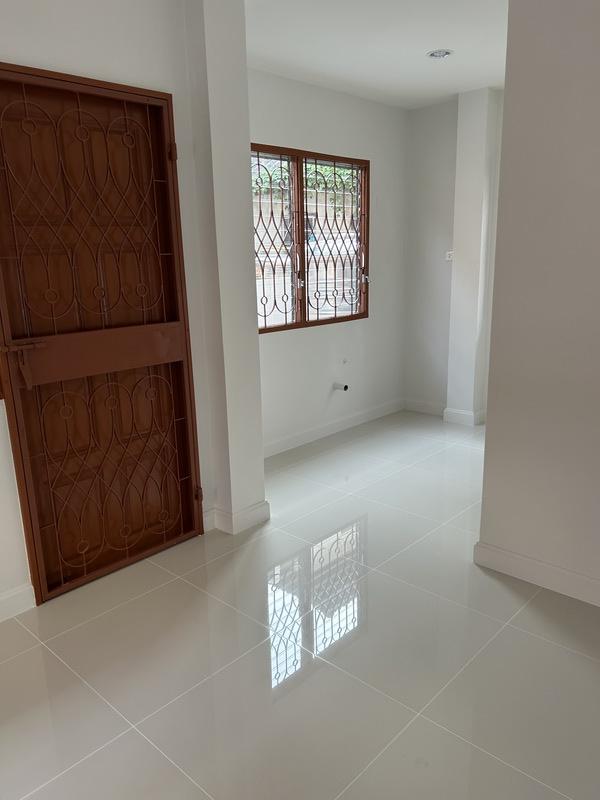 ขายบ้านเดี่ยวมือสอง โครงการ มณียา 4 (Maneeya4) แบรนด์ Property Perfect เนื้อที่ 54 ตร.ว. ใกล้รถไฟฟ้าสายสีม่วงสถานีบางรักน้อยท่าอิฐ และสถานีไทรม้า 4