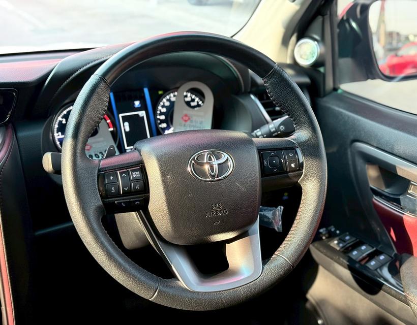 Toyota Fortuner 2.4Commanedr ปี22 รูปที่ 10