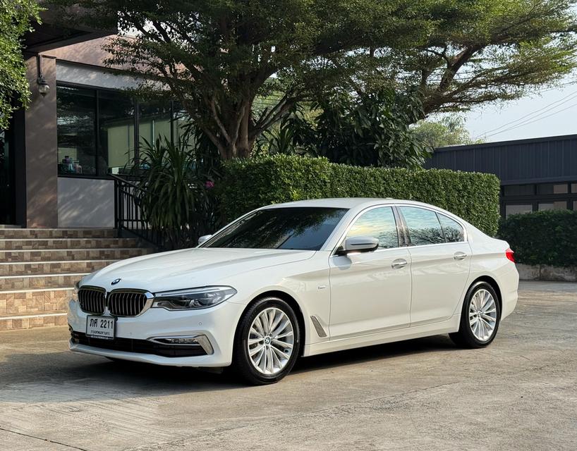 2018 BMW 520D G30 รถมือเดียวออกป้ายแดง รถออกศูนย์ BMW THAILAND รถวิ่งน้อย เข้าศูนย์ตรงระยะ รถไม่มีอุบัติเหตุครับ รูปย่อยที่ 4