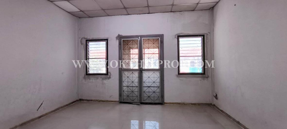 ทาวน์เฮ้าส์ หมู่บ้านเอเชียโฮมทาวน์ 1-3 ถนนบางกรวย-ไทรน้อย 4