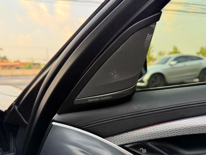 2017 BMW 530i M-Sport ( G30 ) รูปที่ 10