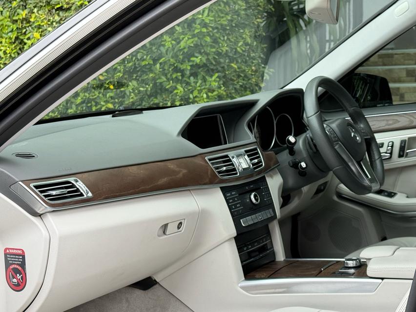 2016 BENZ E200 EDITION E รุ่นพิเศษ รถมือเดียวออกป้ายแดง รถวิ่งน้อย เข้าศูนย์ทุกระยะ ไม่เคยมีอุบัติเหตุครับ 12
