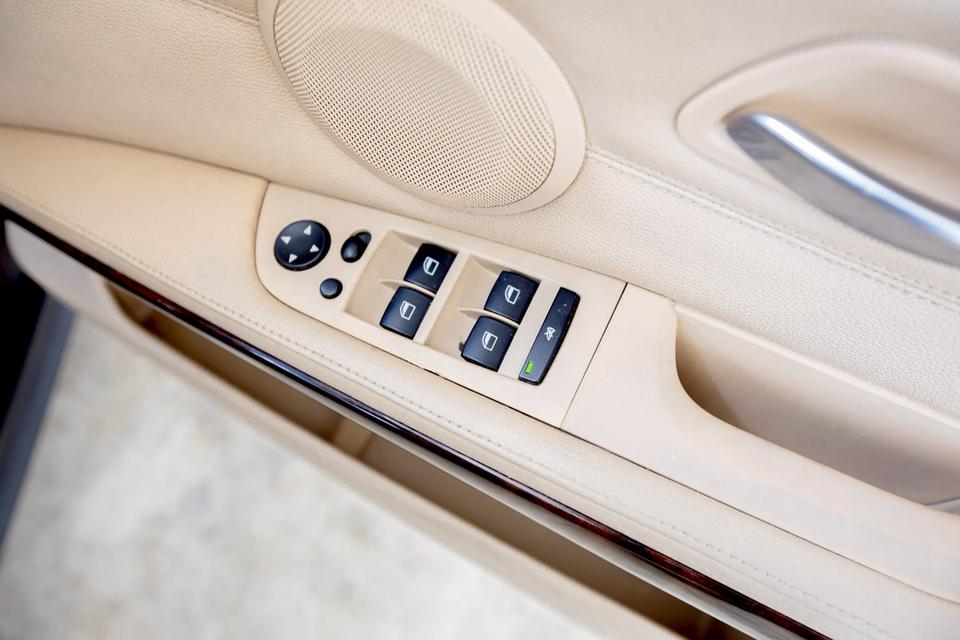 Bmw 318i ปี 2010 สีดำ มือเดียวป้ายแดง 17