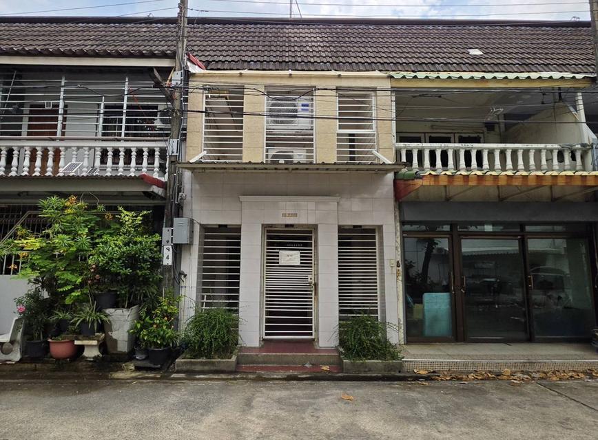 ขายทาวน์เฮาส์ 2 ชั้น ม.อมรพันธ์ 9 ซ.เสนานิคม 1 ลาดพร้าว ทำเลดี เดินทางสะดวก ใกล้BTS เสนานิคม 1
