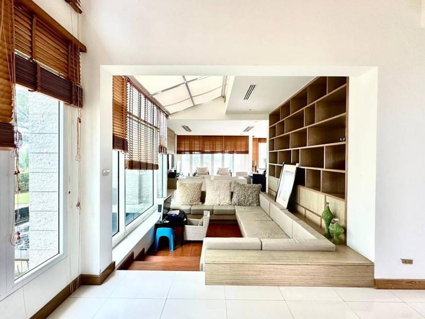 ขายบ้านเดี่ยวหรู 2 ชั้น ติดทะเล – บางเสร่ • ขนาดที่ดิน 438 ตารางวา คฤหาสน์ส่วนตัวริมทะเล บรรยากาศเงียบสงบ เป็นส่วนตัวสูง เหมาะสำหรับอยู่อาศัยระดับอัลต 3