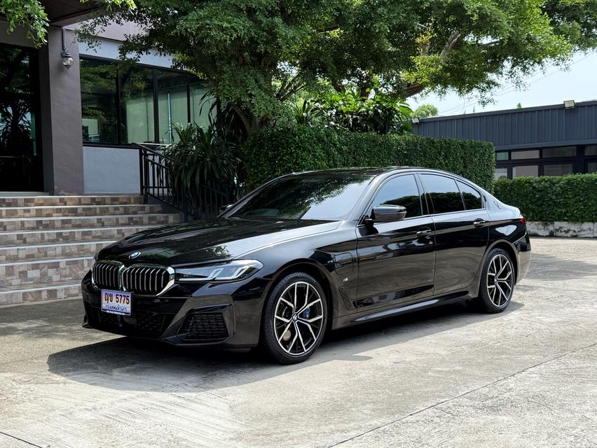 2022 BMW 530e MSPORT LCI รถมือเดียวออกป้ายแดง รถวิ่งน้อย เข้าศูนย์ทุกระยะ ไม่เคยมีอุบัติเหตุครับ