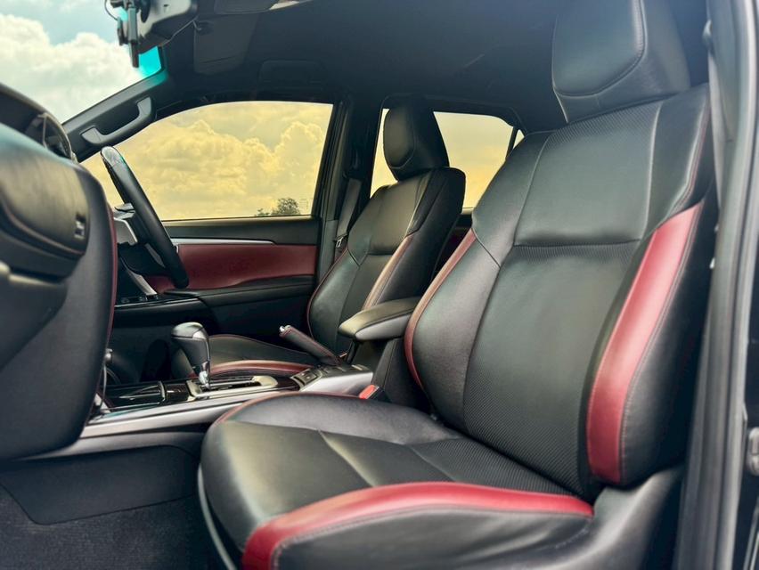 TOYOTA FORTUNER Wagon 4dr Legender 7st Auto 6sp 4WD 2.4DCT ปี 2022 สีดำ ออโต้ 9