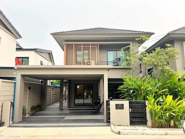 U1457 ให้เช่าบ้านเดี่ยว 2 ชั้น หมู่บ้าน อารียาโคโม่ โบทานิก้า บางนา Areeya Como Botanica บางนา บ้านพร้อมเฟอร์ครบ ทำเลดีเดินทางสะดวก เข้าออกได้หลายทาง 1