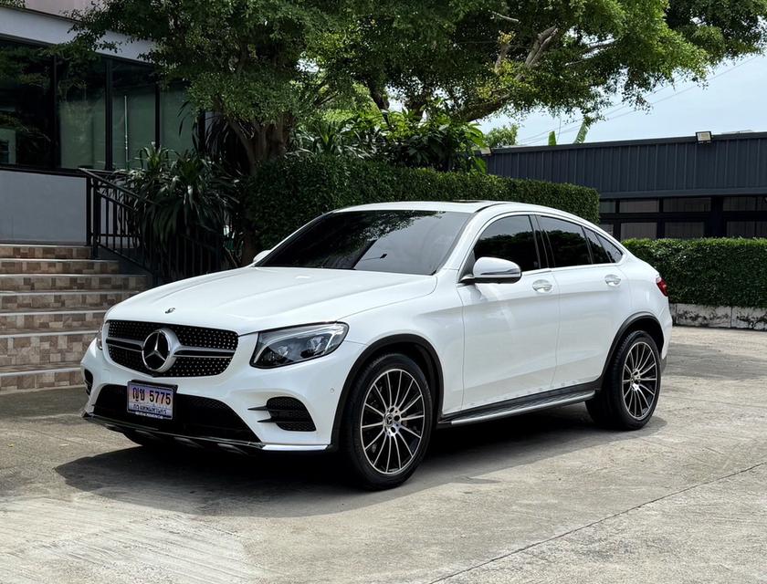 2020 BENZ GLC 250 COUPE รถมือเดียวออกป้ายแดง รถวิ่งน้อย เข้าศูนย์ทุกระยะ ไม่เคยมีอุบัติเหตุครับ