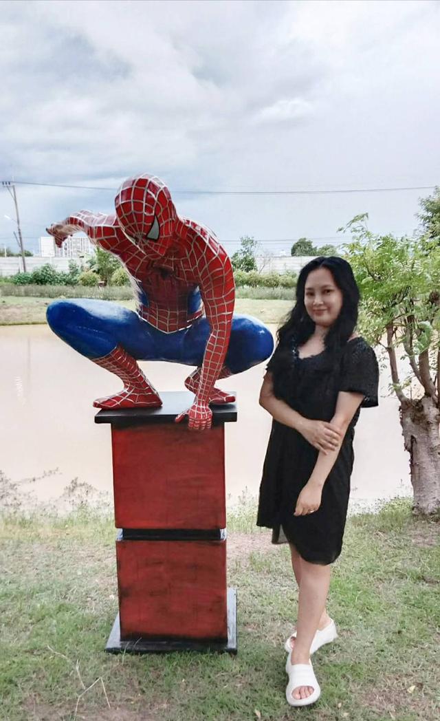 725.หุ่นสไปเดอร์แมนตกแต่งบ้าน  วัสดุไฟเบอร์กลาส สูง 185 ซม (รวมปล่องไฟ) สามารถแยกออกเป็นสองชิ้นได้