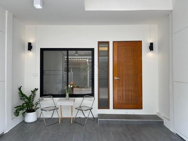 ขายทาวน์เฮาส์ 2 ชั้น 22 ตรว. นวมินทร์ 111 รีโนเวทใหม่สวย บ้านหันทิศใต้ 2
