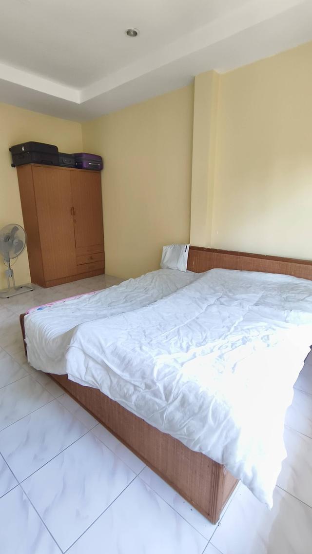 บ้านพร้อมที่ดินใจกลางบางแสน ขนาดเกือบไร่ 11