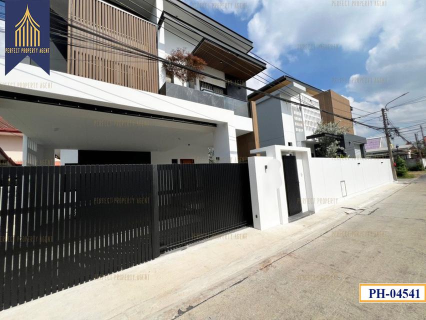 ขาย บ้านเดี่ยวใหม่ Modern สุขุมวิท วชิรธรรมสาธิต 3