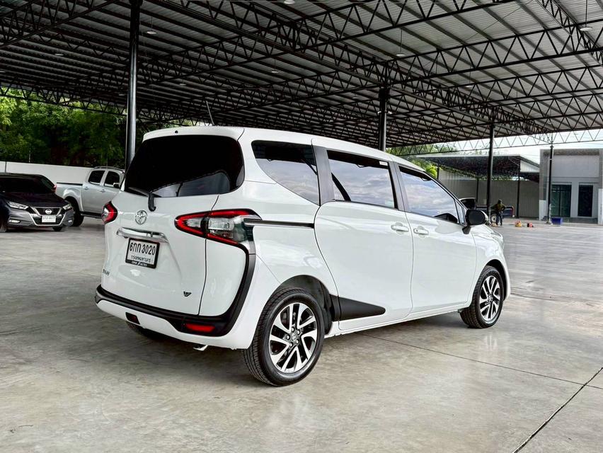 TOYOTA SIENTA 1.5V ปีจด 2017 6