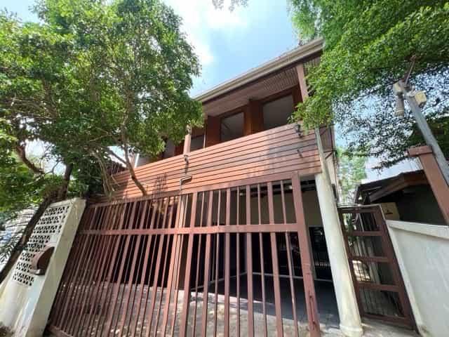 บ้านติดทะเลสาบกลางเมือง! บรรยากาศรีสอร์ทในหมู่บ้านสัมมากร รามคำแหง