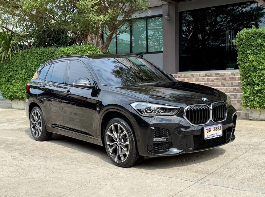 2022 BMW X1 20D MSPORT LCI รถมือเดียวออกป้ายแดง รถวิ่งน้อย ไม่เคยมีอุบัติเหตุ วารันตีศูนย์ยังเหลืออีกนานครับ