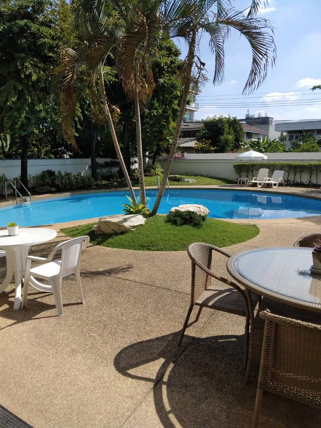 ให้เช่าคอนโดหรูสไตล์วิวล่า สองขนาด 100-200 ตรม. 2 ห้องนอนและ 2 ห้องน้ำ, จากุซซี่ ใกล้บิ๊กซีเอกมัย 4