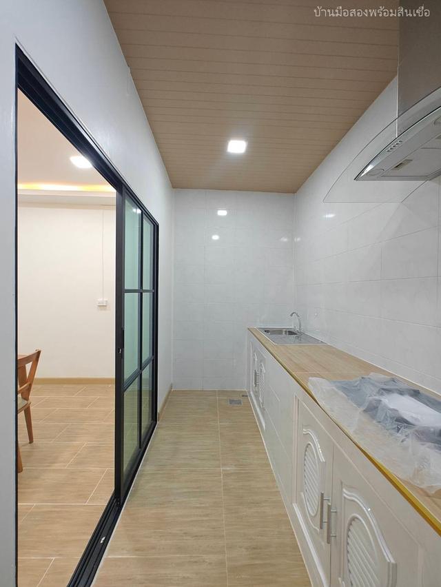 หมู่บ้านพีรวัส ถนนเพิ่มสิน 56 11