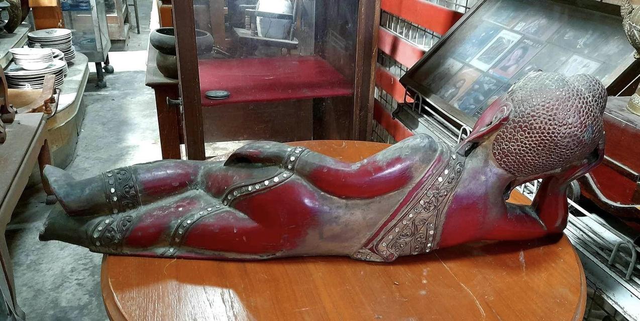 พระนอนไม้แกะ พระพุทธรูปไม้แกะสลัก ปางไสยาสน์ ศิลปะล้านนา